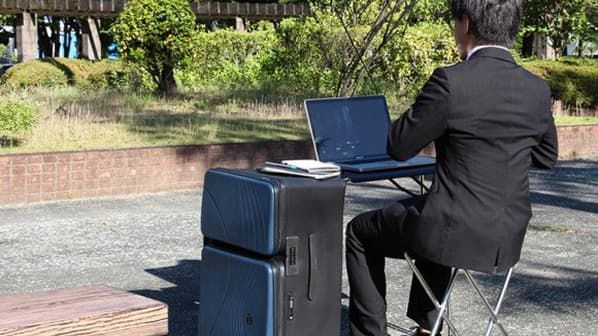 Rolling Worlds in a Carry-On: Building a Portable Gaming Kit for Real Travel